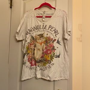 MAGNOLIA PEARL TOP 1250 Cotton Love and Honey T Shirt Cat Flower White
